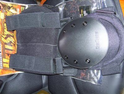 Blackhawk tactical hellstorm knee pads ; one size fits 
