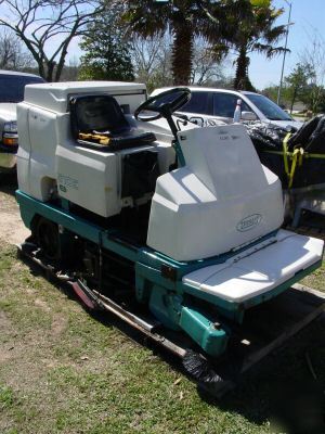 Tennant 510E scrubber / sweeper (electric)