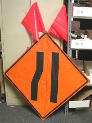 Roll up road sign merge transition right 36