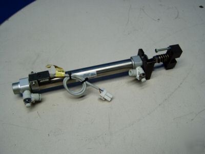 Smc pneumatic cylinder m/n: CDM2B20-150-nh