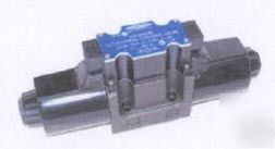 D05 hydraulic solenoid valve 4 way 3 position