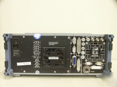 Tektronix CMD80 communicationtestset, 894MHZ. and 1990.