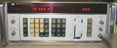 Hp 3330 b frequency synthesizer .1 hz - 13 mhz.