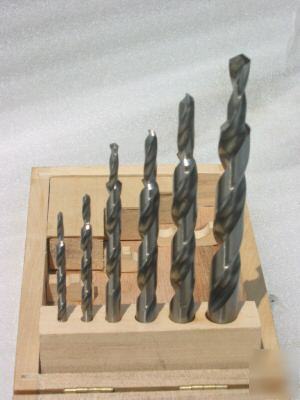 Step drill set for holes-to-be-tapped