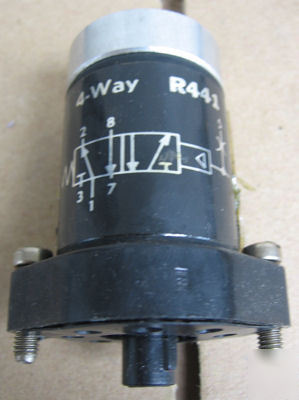 Clippard minimatic R441 4-way valve vent piloted
