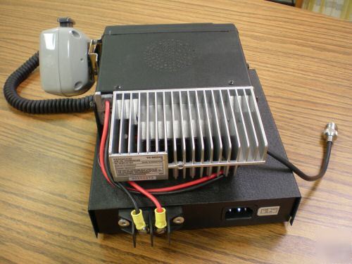 Kenwood tk-862HG-1 uhf fm radio transceiver w/powersup
