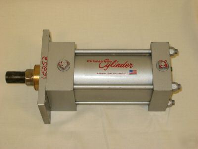 Milwaukee LH31 low pressure hydraulic cylinder