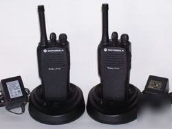 2 motorola CP150 uhf 4CH 2W 438-470 mhz portable radios