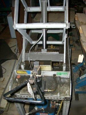 T-s equipment hydraulic lift table, manuel pump (20795)
