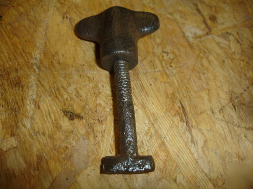 John deere fert. hopper hold down nut/rod vg
