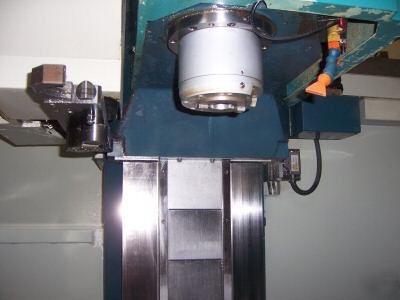 Nice 1999 akira-seiki performa V5 cnc machining center