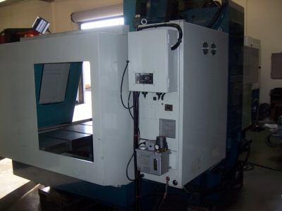 Nice 1999 akira-seiki performa V5 cnc machining center