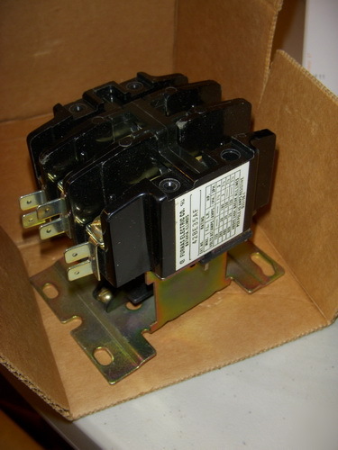 Furnas 42BE35AF nos contactor 30AMP 4POLE definite pur