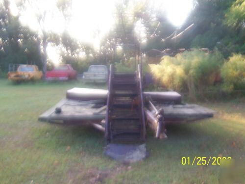 Crop harvesting machine, sweet potato< etc>
