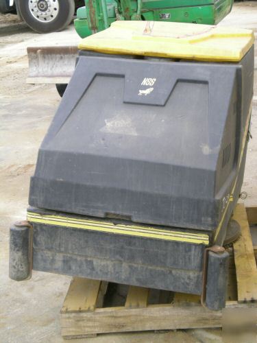 Nss wrangler 33 walk behind floor scrubber