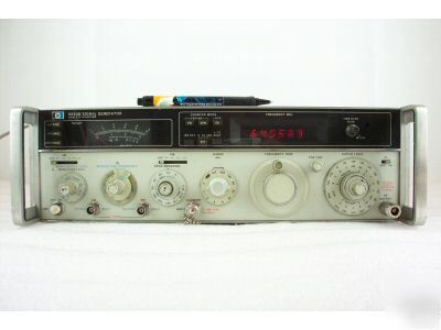 Hewlett packard hp 8640B signal generator opt. 001