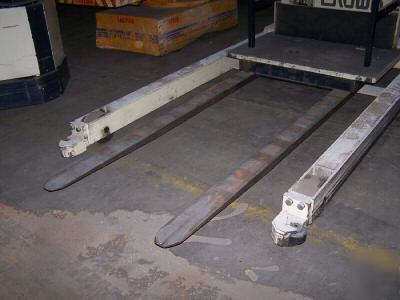 Crown order picker lift truck excellent condition 