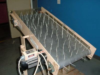 Runner & parts separator for injection molding parts