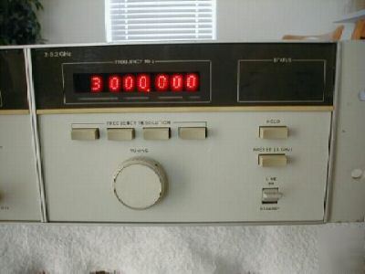 Hp agilent 8671A microwave frequency synthesized w/opt 