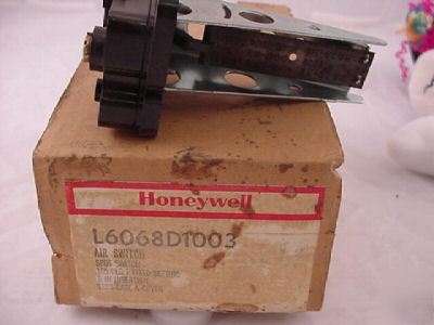 Honeywell L6068D1003 air switch spdt 165 deg fixed