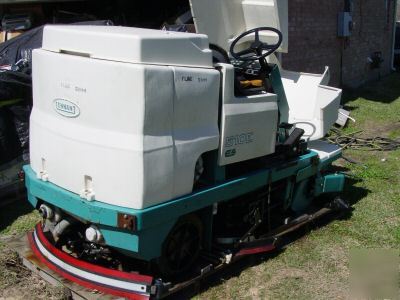 Tennant 510E scrubber / sweeper (electric)