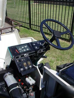 Tennant 510E scrubber / sweeper (electric)
