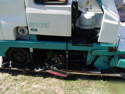 Tennant 510E scrubber / sweeper (electric)