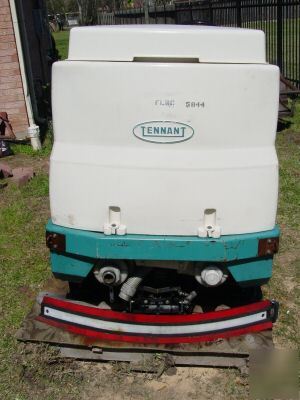 Tennant 510E scrubber / sweeper (electric)