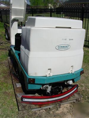 Tennant 510E scrubber / sweeper (electric)