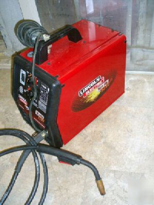 Lincoln electric 10972 weld pak 3200HD wire feed welder