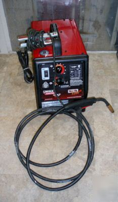 Lincoln electric 10972 weld pak 3200HD wire feed welder