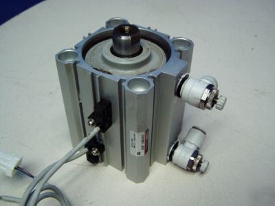 Smc cushion cylinder m/n: CDQ2B63-50DC - used