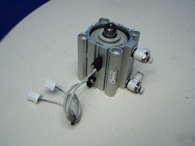 Smc cushion cylinder m/n: CDQ2B63-50DC - used
