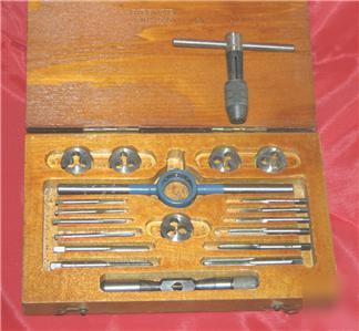 Vintage boxed set ba taps and dies -sizes 0-8