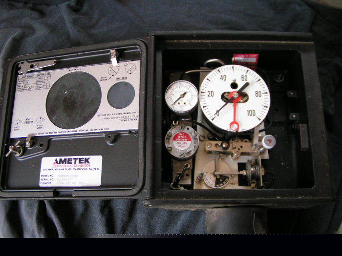 Ametek 40 0-100 psig pressure gauge switch weather box