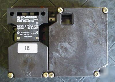New schmersal azm 160-13YPA safety with lock/key 24VDC 