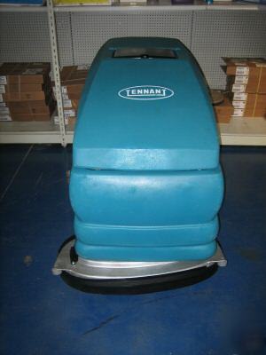 Tennant 5700 floor scrubber autoscrubber floor cleaner