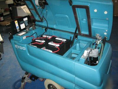 Tennant 5700 floor scrubber autoscrubber floor cleaner