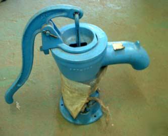 Cast iron hand water pump - working reproduction