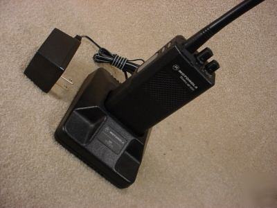 Motorola GP300 vhf 148-174 mhz 5W 16 ch portable radio 