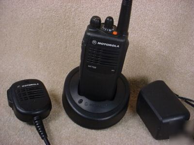 Motorola HT750 16 ch vhf portable radio
