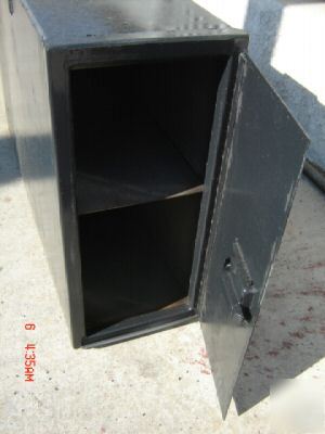 Cutting torch / nitrogen / O2 cylinder box for trucks