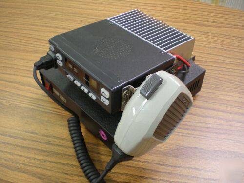 Kenwood tk-862HG-1 uhf fm radio transceiver w/powersup