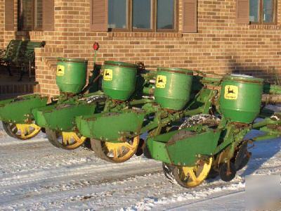 John deere 4 row planter , food plots or farm , v. good
