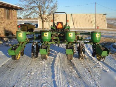 John deere 4 row planter , food plots or farm , v. good