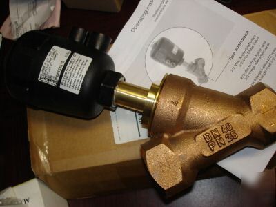 Burkert 2 way piston op. angle seat valve 1 1/2