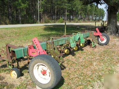 John deere 825 6 row row crop cultivator