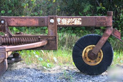 Brown 2000 series open deck tree cutter/ 72