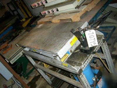 T-s equipment hydraulic lift table, manuel pump (20795)