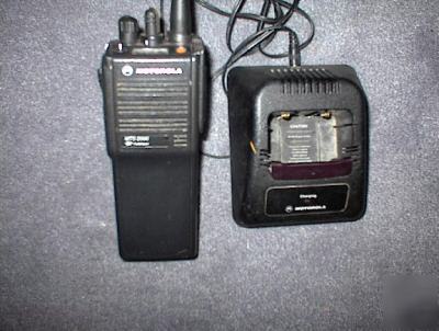 Motorola MTS2000 MT2000 uhf portable radio